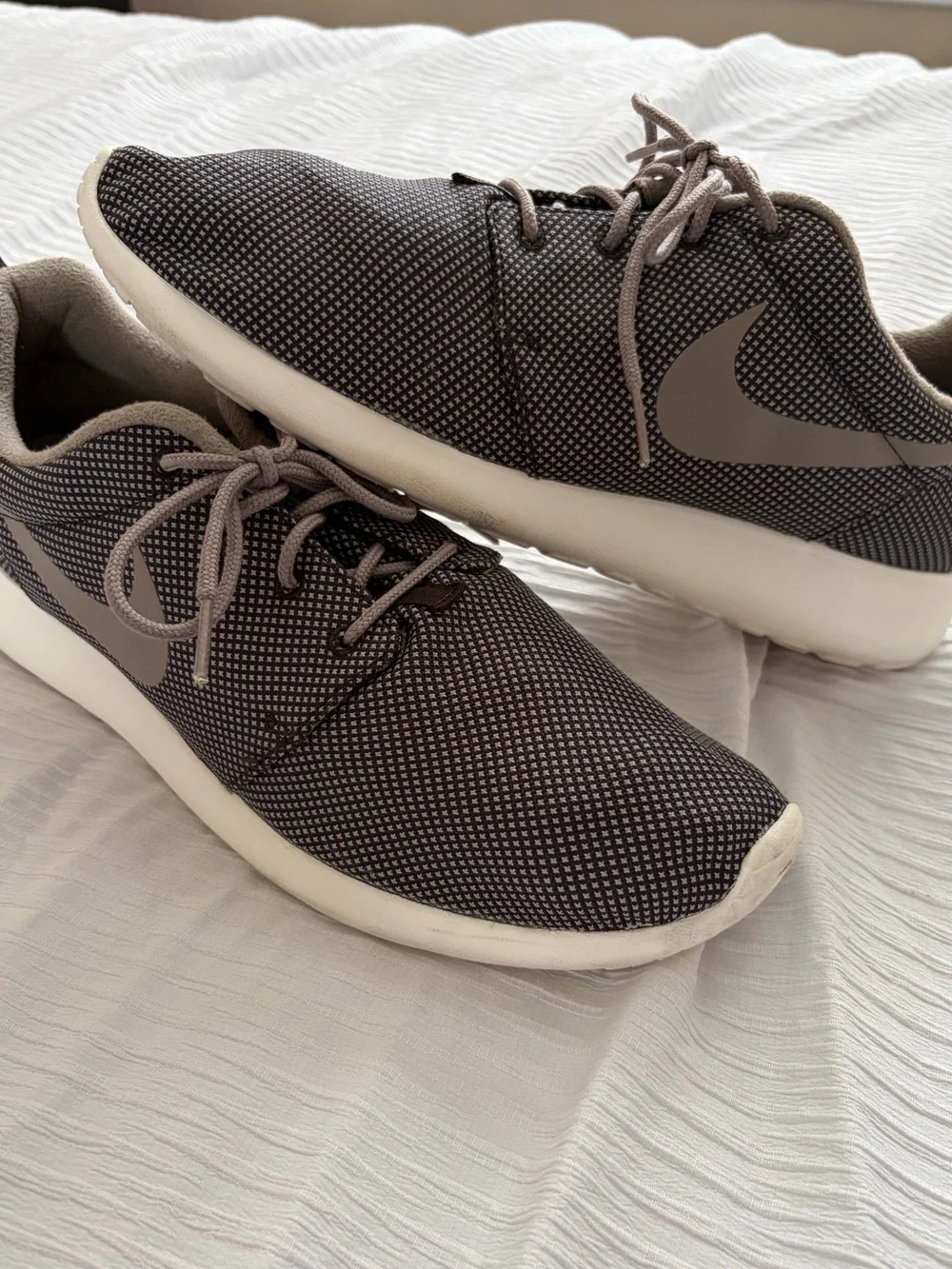 Nike Men’s Sneakers in Charcoal and White